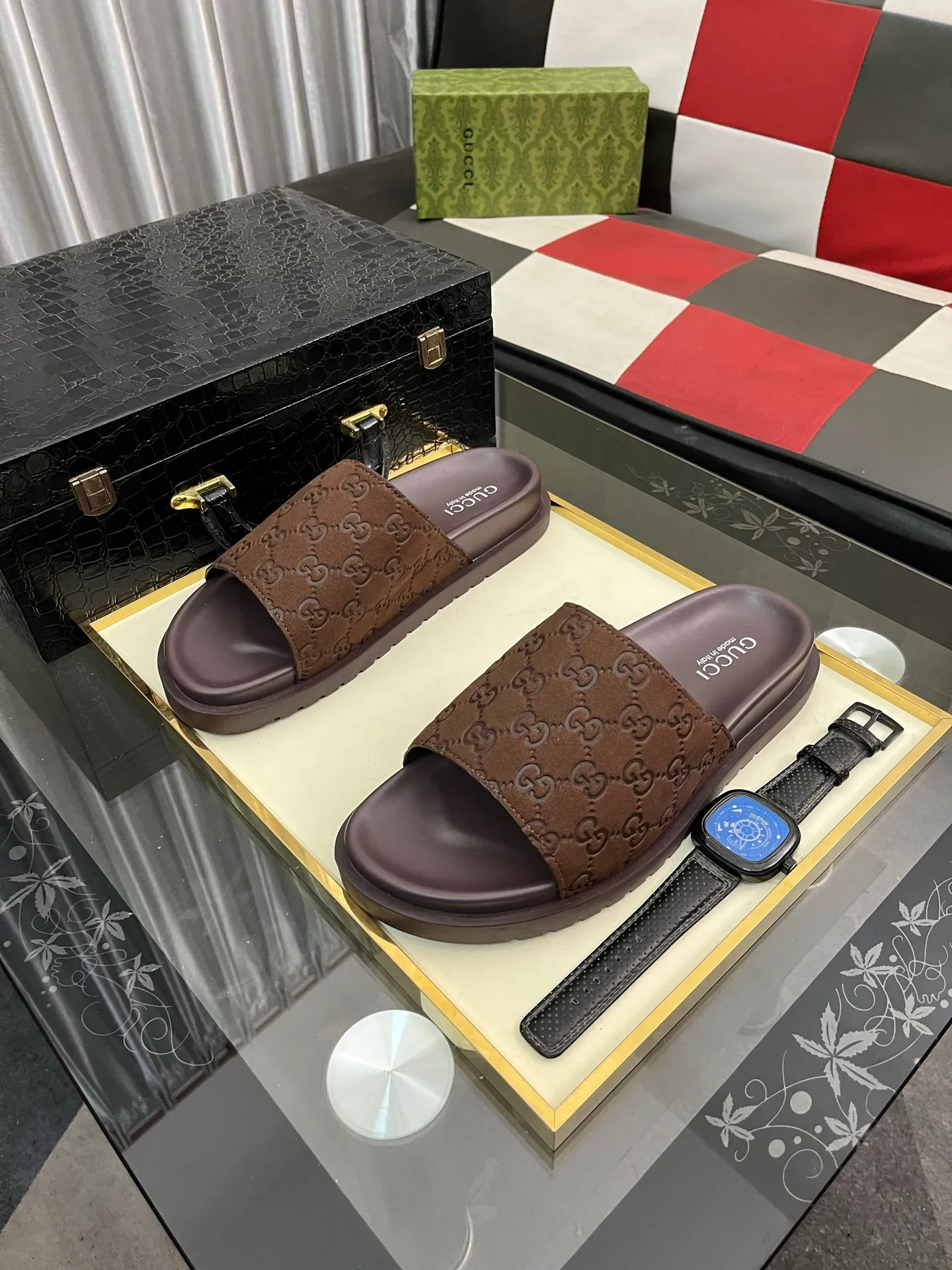 Men's shoes 💰320⌚️⌚️ (gucci-Gucci) New men's slippers, high-end boutique, made of cowhide, with exquisite embossed logo decoration on the upper, fine workmanship, super soft soles, casual, loose and comfortable, a must-have in summer! \nsize：38-44